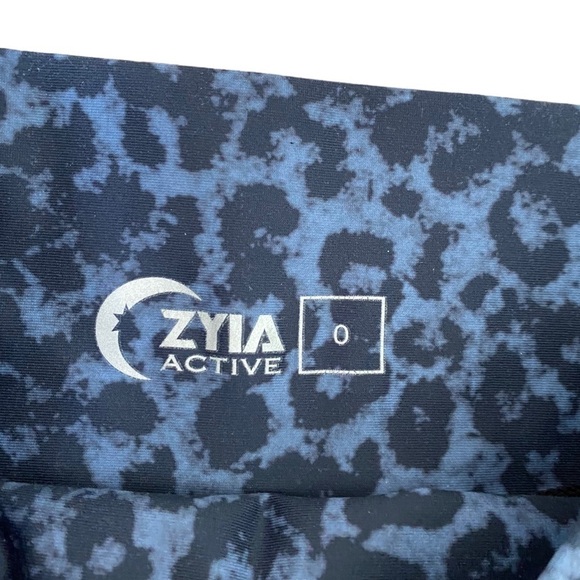 Zyia Stone Leopard Scrunchy Light and Luxe Leggings - Picture 8 of 11